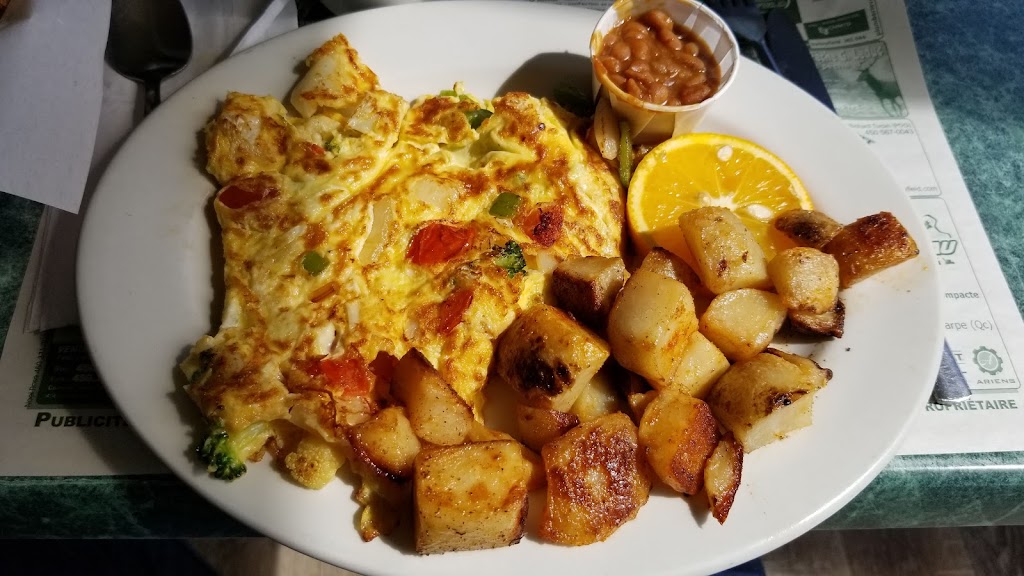 Restaurant la Terrasse du Pont | 785 Bd Monseigneur-Langlois, Salaberry-de-Valleyfield, QC J6S 0B1, Canada | Phone: (450) 371-1054