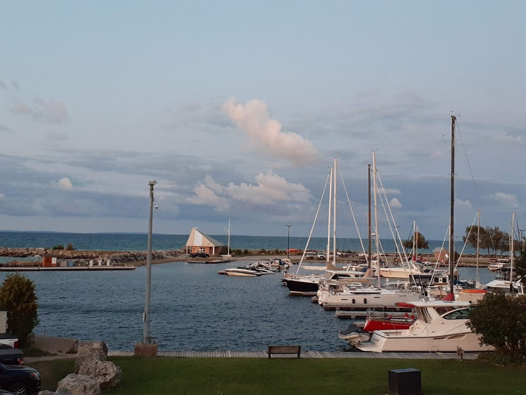 Royal Harbour Resort | 1 Harbour St, Thornbury, ON N0H 2P0, Canada | Phone: (519) 599-5591