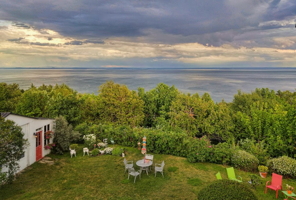 La Maison Victoria | 726 Rue St Raphaël, La Malbaie, QC G0T 1B0, Canada | Phone: (418) 665-1022