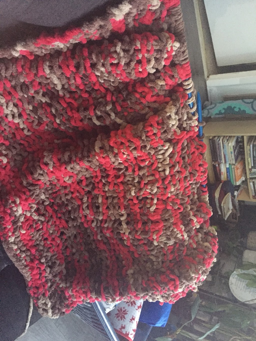 Knitting blankets | 21 Jones Dr, Saint François Xavier, MB R4L 1A1, Canada | Phone: (204) 390-0392