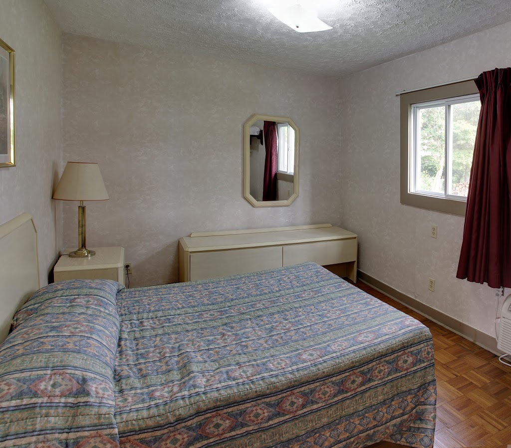 Falls Manor Resort | 7104 Lundys Ln, Niagara Falls, ON L2G 1W2, Canada | Phone: (905) 358-3211