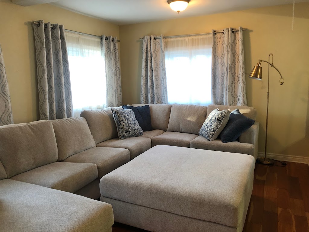 Elegant and Fun Beach Rental, Crystal Beach, Ontario | 3988 Alexandra Rd, Crystal Beach, ON L0S 1B0, Canada | Phone: (905) 319-8400