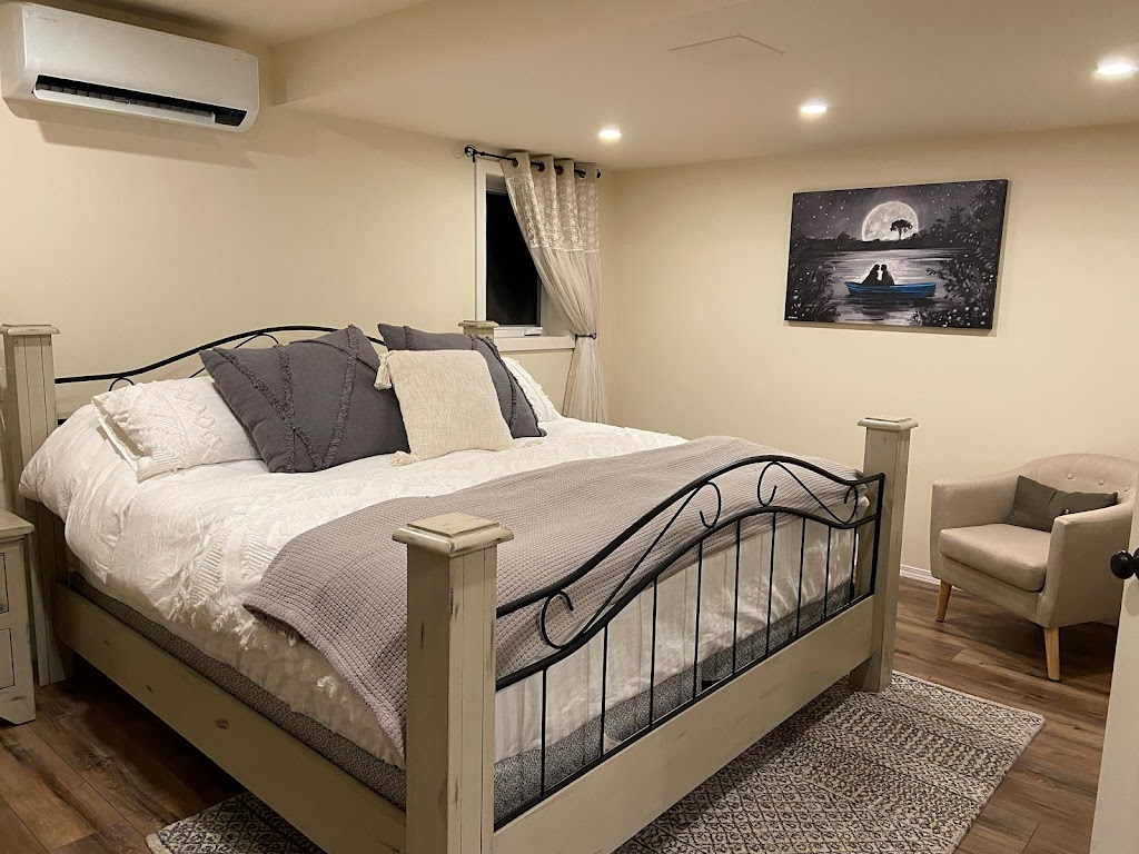New Moon Lodge | 3782 Privateers Rd, Pender Island, BC V0N 2M2, Canada | Phone: (250) 222-7379