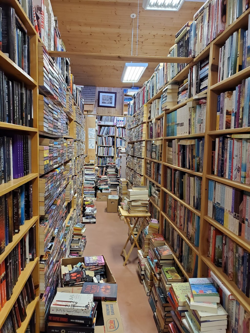 Cozy Corner Books | 2300 Alberni Hwy, Coombs, BC V0R 1M0, Canada | Phone: (250) 586-0222