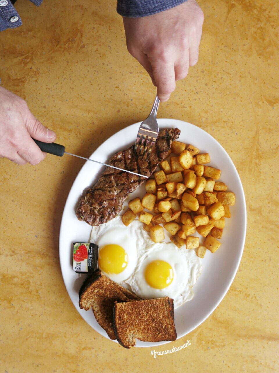 Frans Restaurant and Bar | 20 College St, Toronto, ON M5G 1K2, Canada | Phone: (416) 923-9867