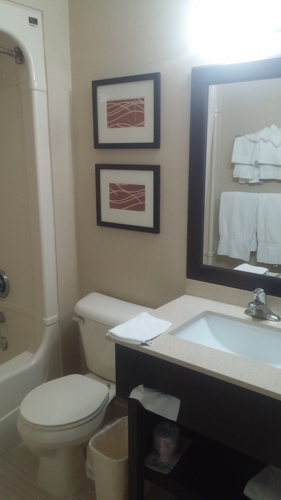 Comfort Inn | 2 Dunlop Dr, St. Catharines, ON L2R 1A2, Canada | Phone: (905) 687-8890