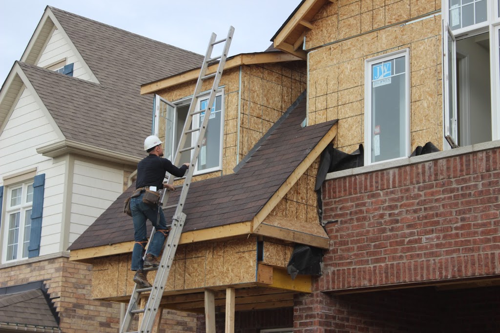 Veronica Roofing | 902 Runningbrook Dr, Mississauga, ON L4Y 2S5, Canada | Phone: (647) 864-7180
