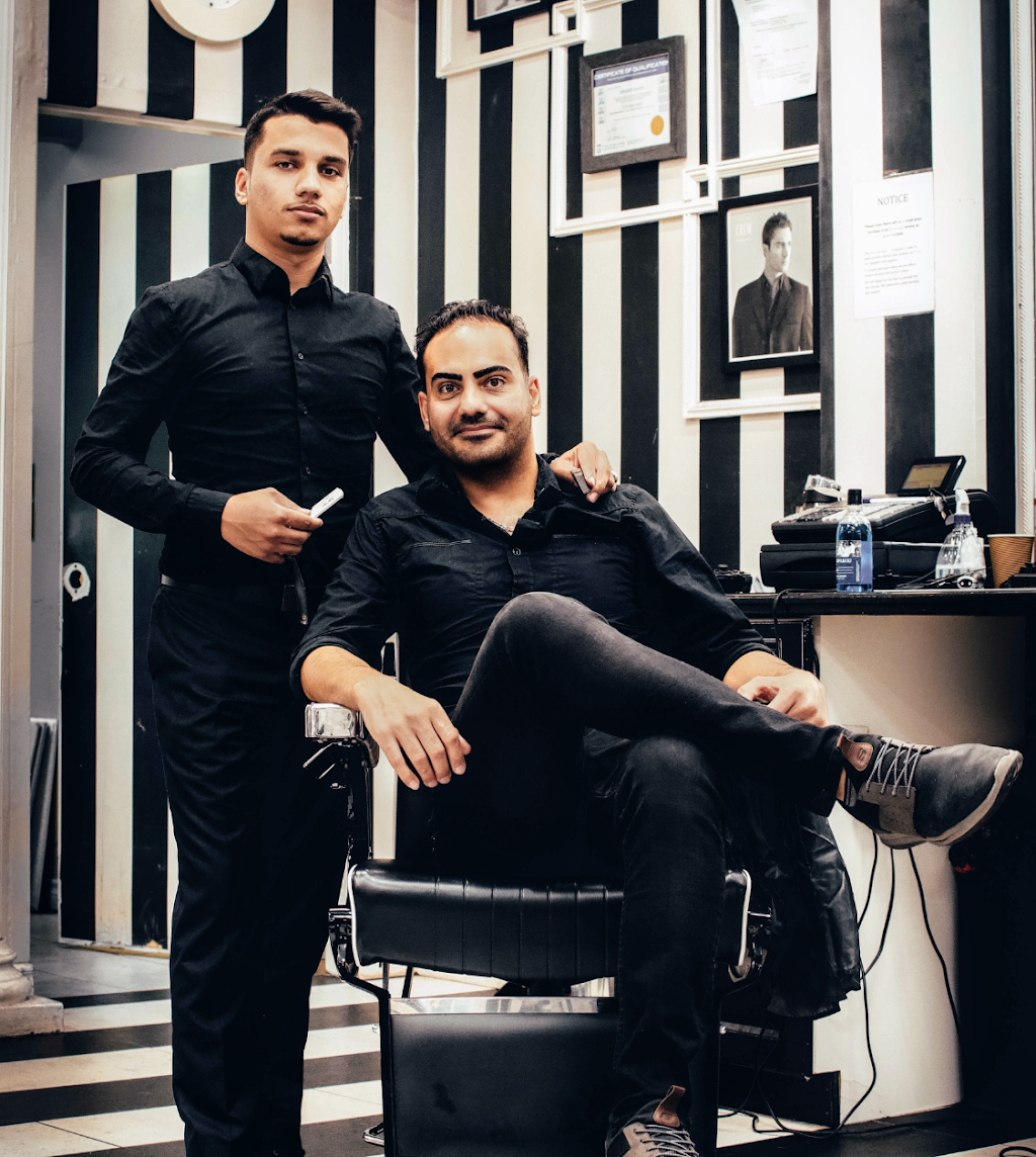 Black & White Barbers | 55 Wyndham St N T30, Guelph, ON N1H 7T8, Canada | Phone: (519) 265-2777