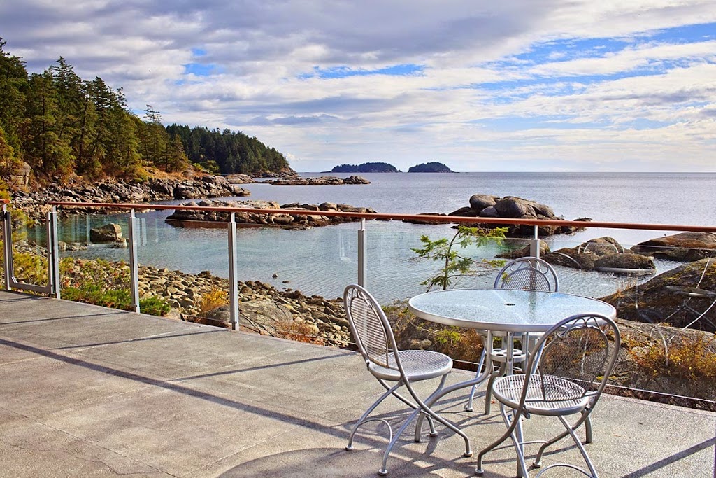 Pointhouse Suites on Sargeant Bay | 7747 Kenyon Rd, Halfmoon Bay, BC V0N 1Y1, Canada | Phone: (604) 885-7735