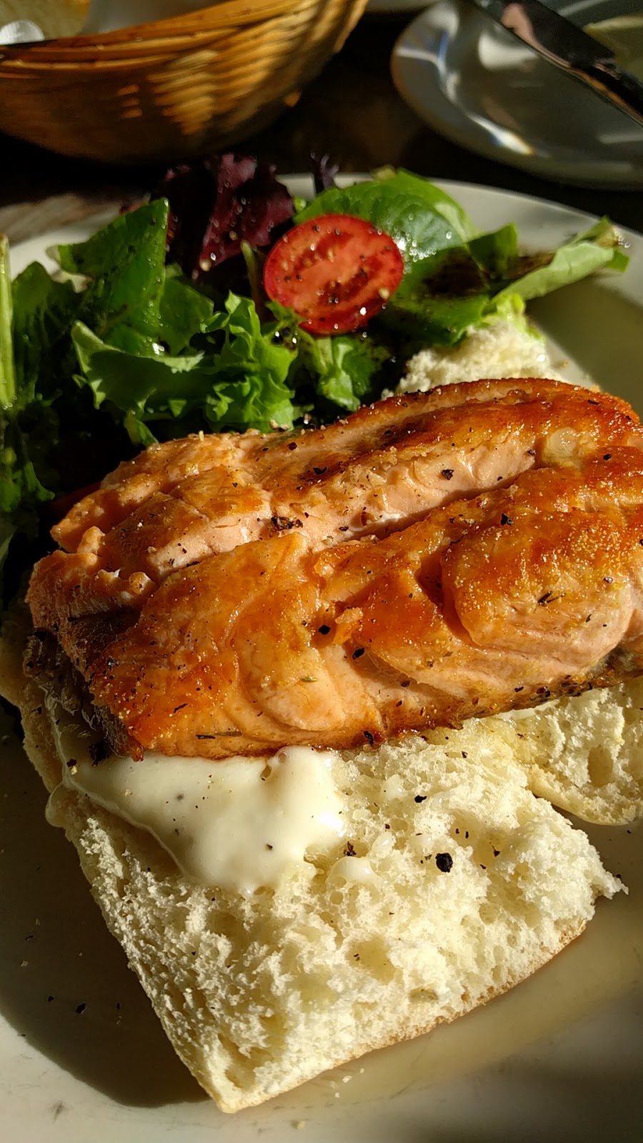 Crescent Beach Bistro | 12251 Beecher St, Surrey, BC V4A 3A4, Canada | Phone: (604) 531-1882