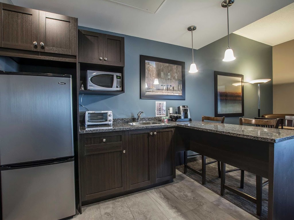 Quality Inn & Suites | 1 Boulevard Arthabaska Est, Victoriaville, QC G6T 0S4, Canada | Phone: (819) 330-8888