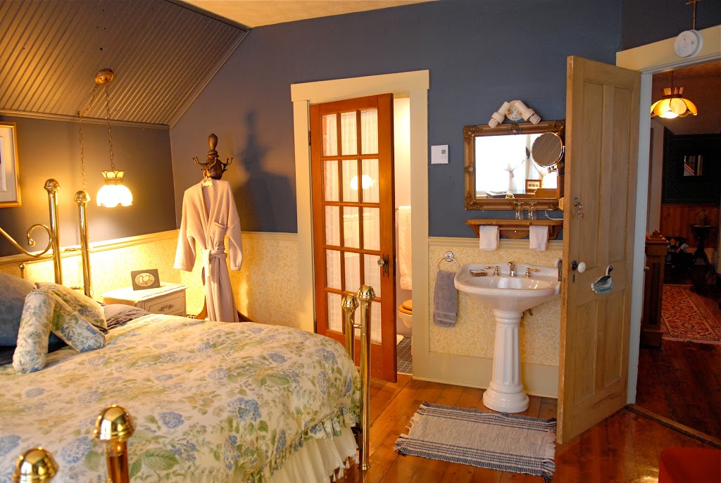 À LAncestrale B&B | 200 Rue Abbott, Magog, QC J1X 2H5, Canada | Phone: (819) 847-5555