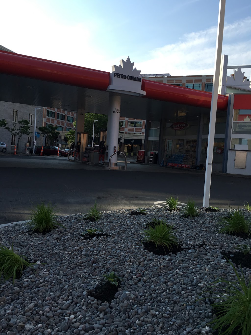 Petro-Canada | 115 Rue Dalhousie, Québec, QC G1K 4C2, Canada | Phone: (418) 692-2206