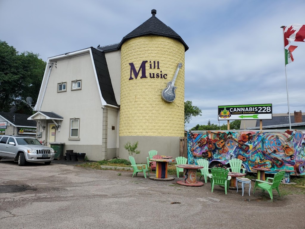 Cannabis 228 | 28 Raglan St N Suite 228, Renfrew, ON K7V 1N6, Canada | Phone: (613) 432-2288