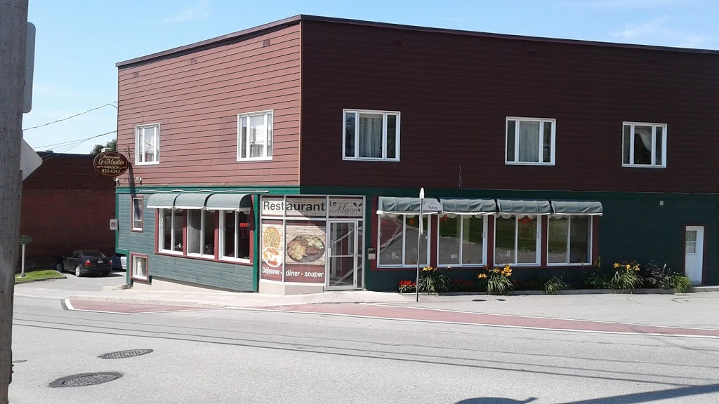 Restaurant Le Moulin | 59 Rue Angus N, East Angus, QC J0B 1R0, Canada | Phone: (819) 832-4242