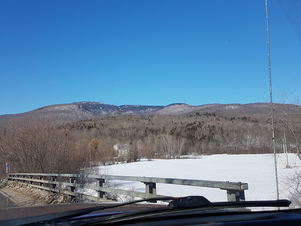Outdoor Lodge Glen Sutton | 1351 Chemin de la Vallée-Missisquoi, Sutton, QC J0E 2K0, Canada | Phone: (450) 538-5816