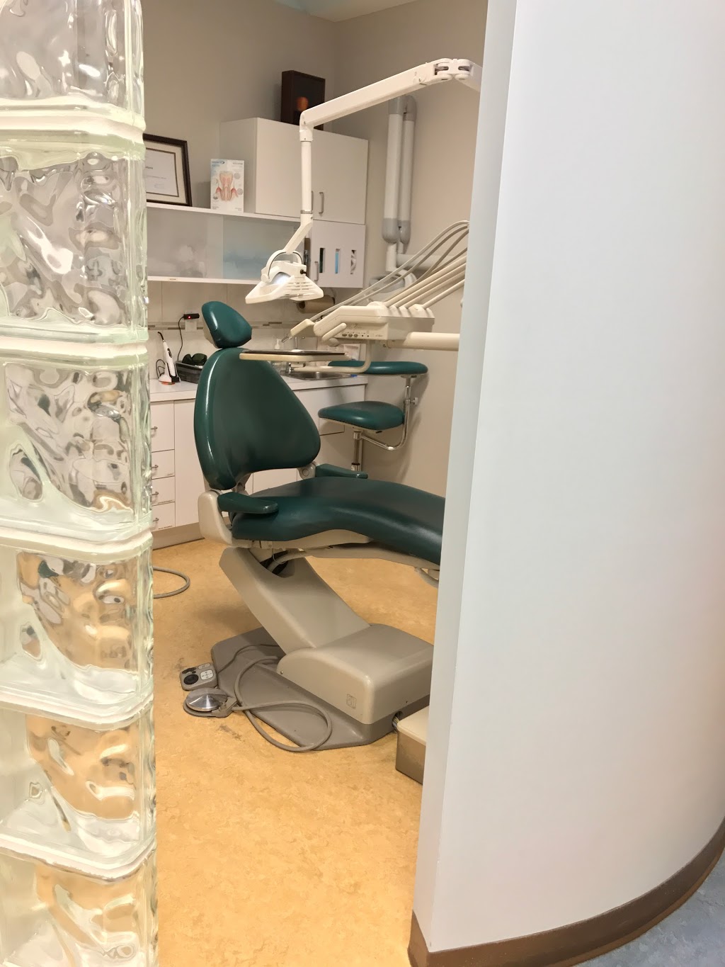 Apples Crown Dental Clinic | 900 Watters Rd, Orléans, ON K4A 0B4, Canada | Phone: (613) 841-9841