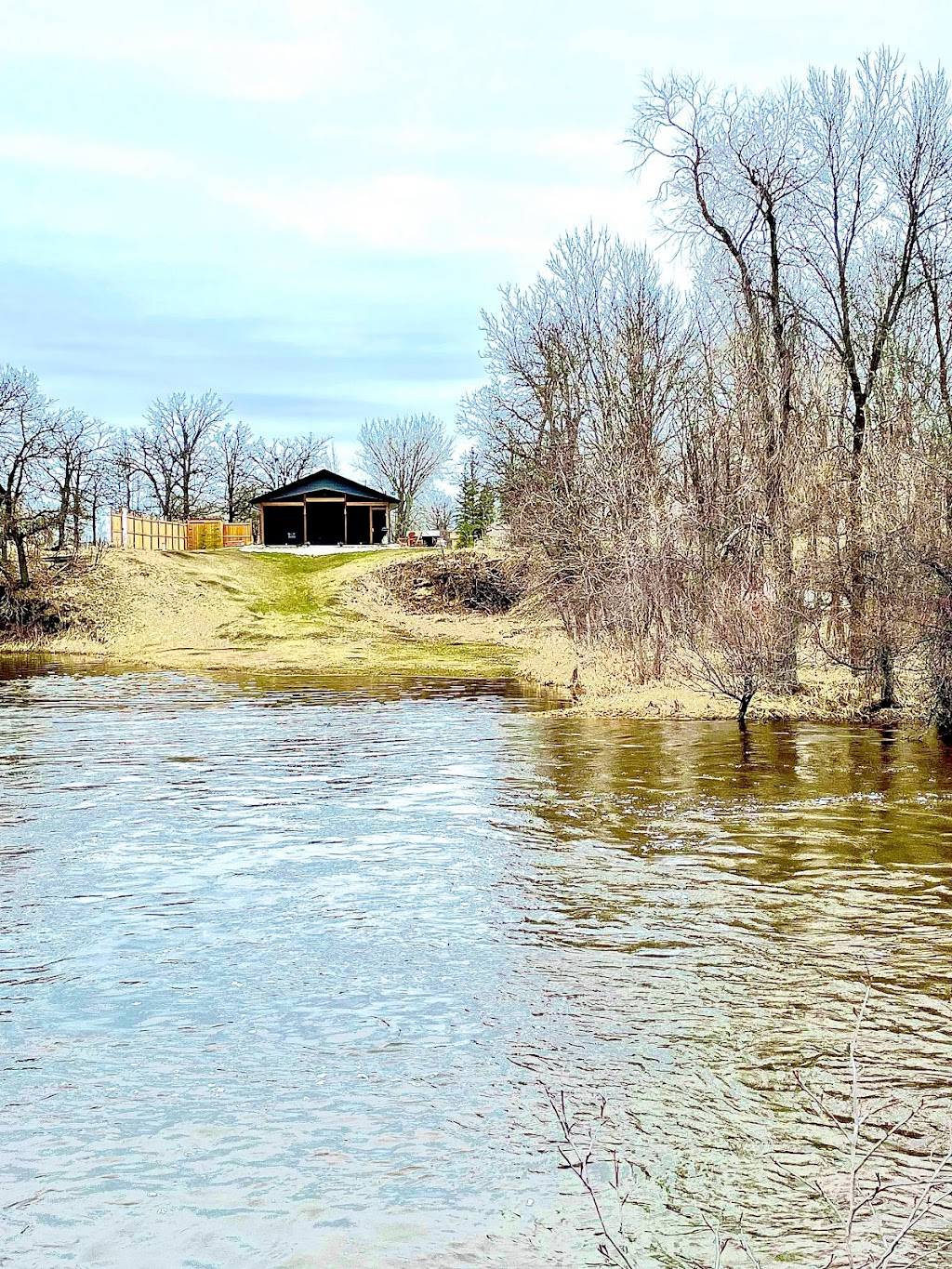 Riverfront Cottage Retreat | 2 Grapevine Lane, Roseau River, MB R0A 1P0, Canada | Phone: (204) 370-5153