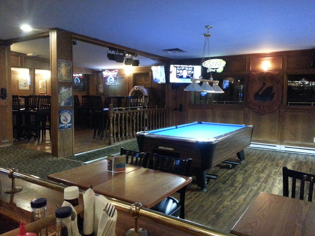 Black Swan Pub & Liquor Store | 2890 Shawnigan Lake Rd, Shawnigan Lake, BC V0R 2W0, Canada | Phone: (250) 743-5133