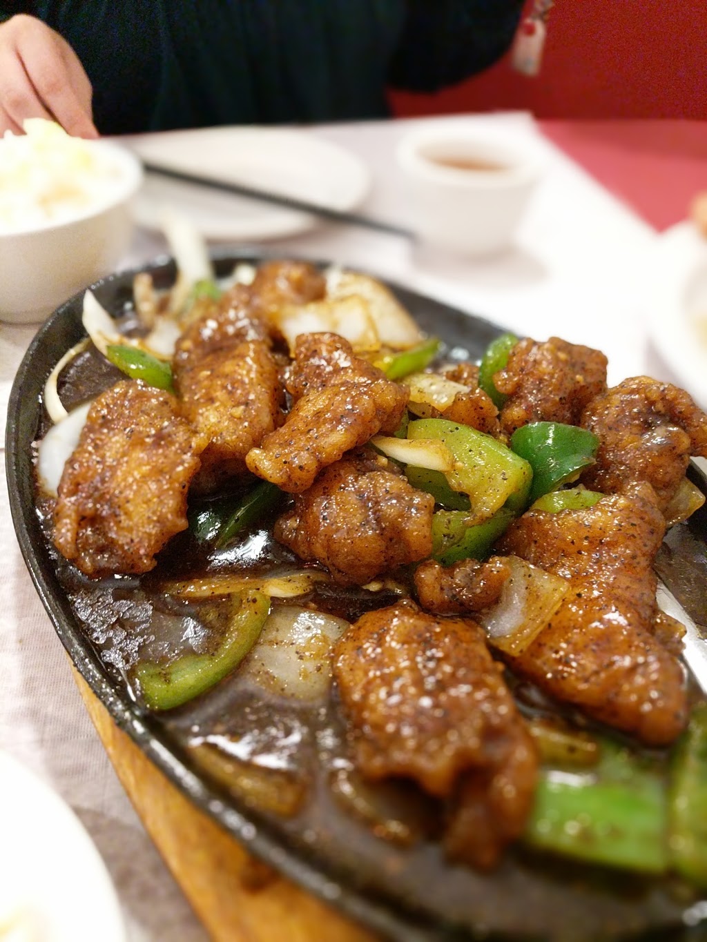 Ben Ben Restaurant | 697 Somerset St W, Ottawa, ON K1R 6P5, Canada | Phone: (613) 238-5022
