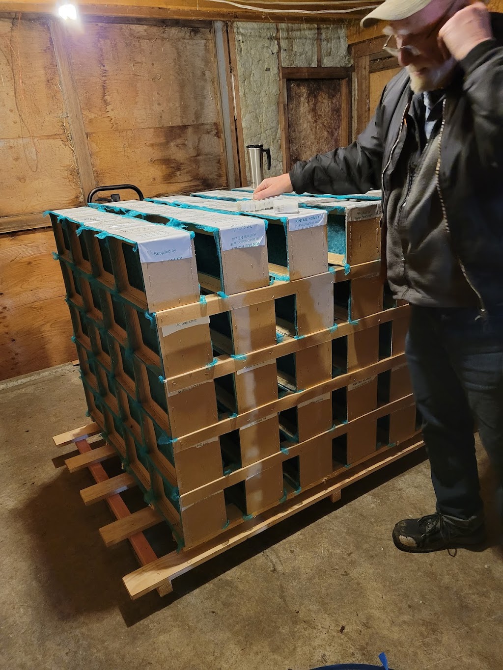 Flying Dutchman Apiaries | 1958 Alberni Hwy, Coombs, BC V0R 1M0, Canada | Phone: (250) 954-1717