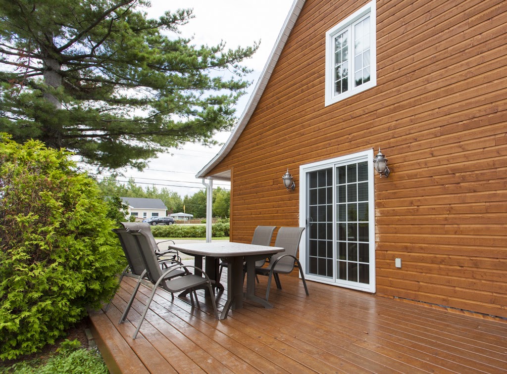 Maison Le Béluga | 3422 Chemin des Coudriers, LIsle-aux-Coudres, QC G0A 1X0, Canada | Phone: (418) 438-2515