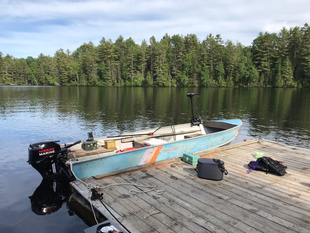Challets Lac McGillivray ( Lac McGillivray camps) | 48 Ch Lac McGillivray, Sheenboro, QC J0X 2Z0, Canada | Phone: (613) 585-7251