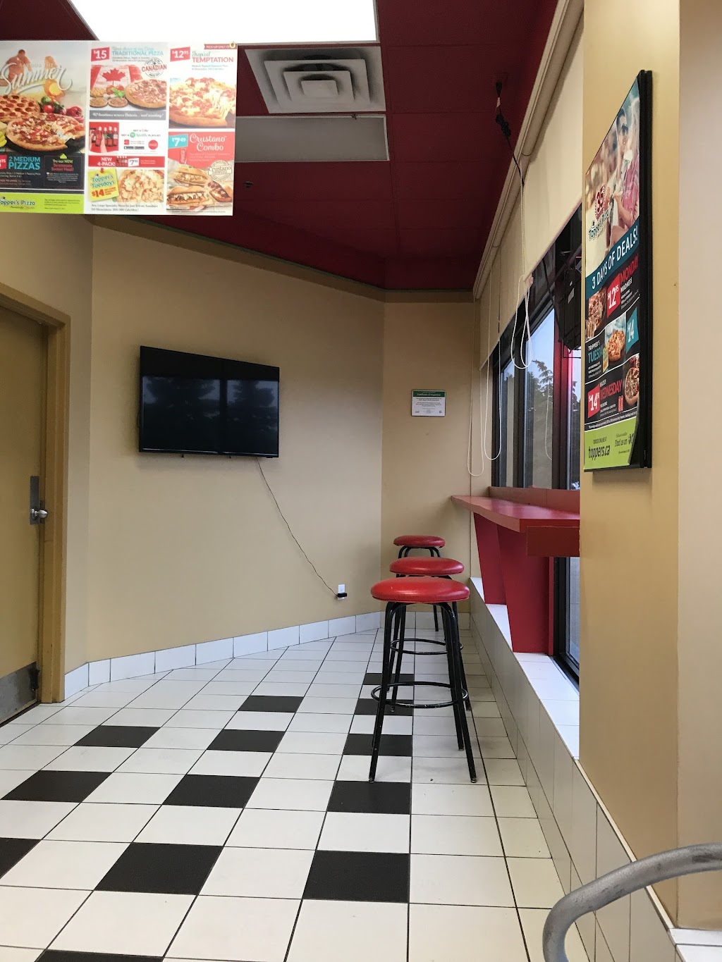 Toppers Pizza - Oakville | 220 North Service Rd W, Oakville, ON L6M 2T3, Canada | Phone: (866) 454-6644