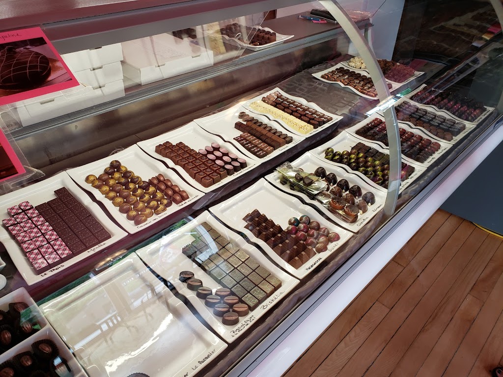 Capeline & Chocolat | 48 Rue Principale, Bedford, QC J0J 1A0, Canada | Phone: (450) 248-0881