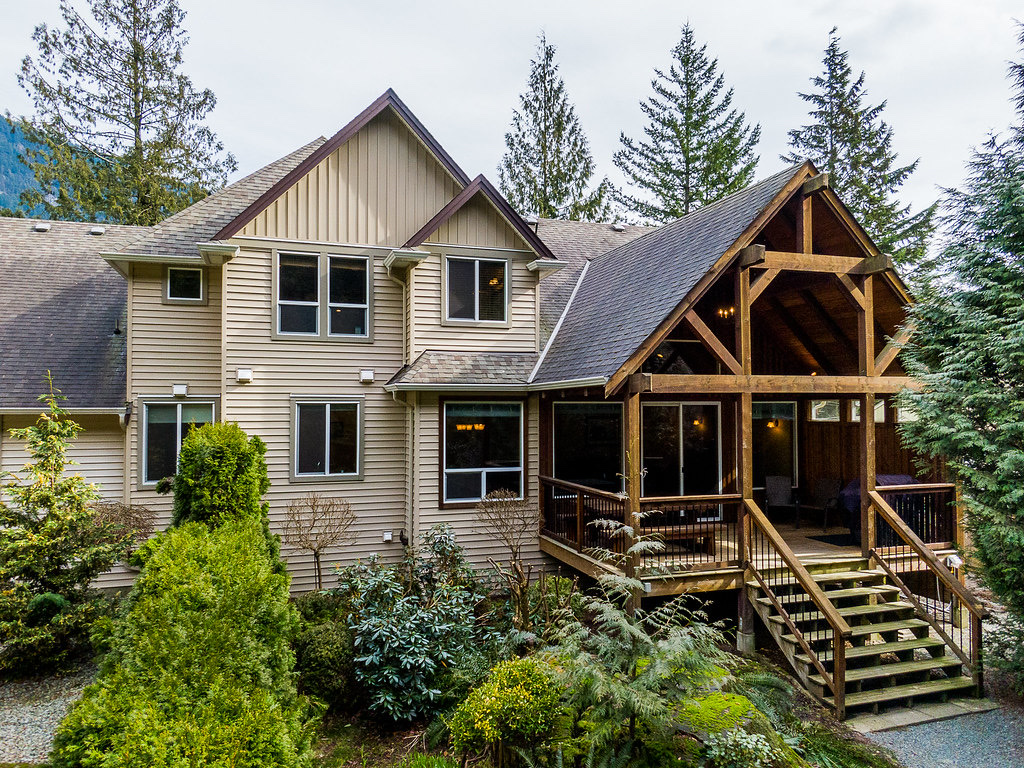 Harrison Chalet | 800 Hot Springs Rd, Harrison Hot Springs, BC V0M 1K0, Canada | Phone: (866) 465-5151