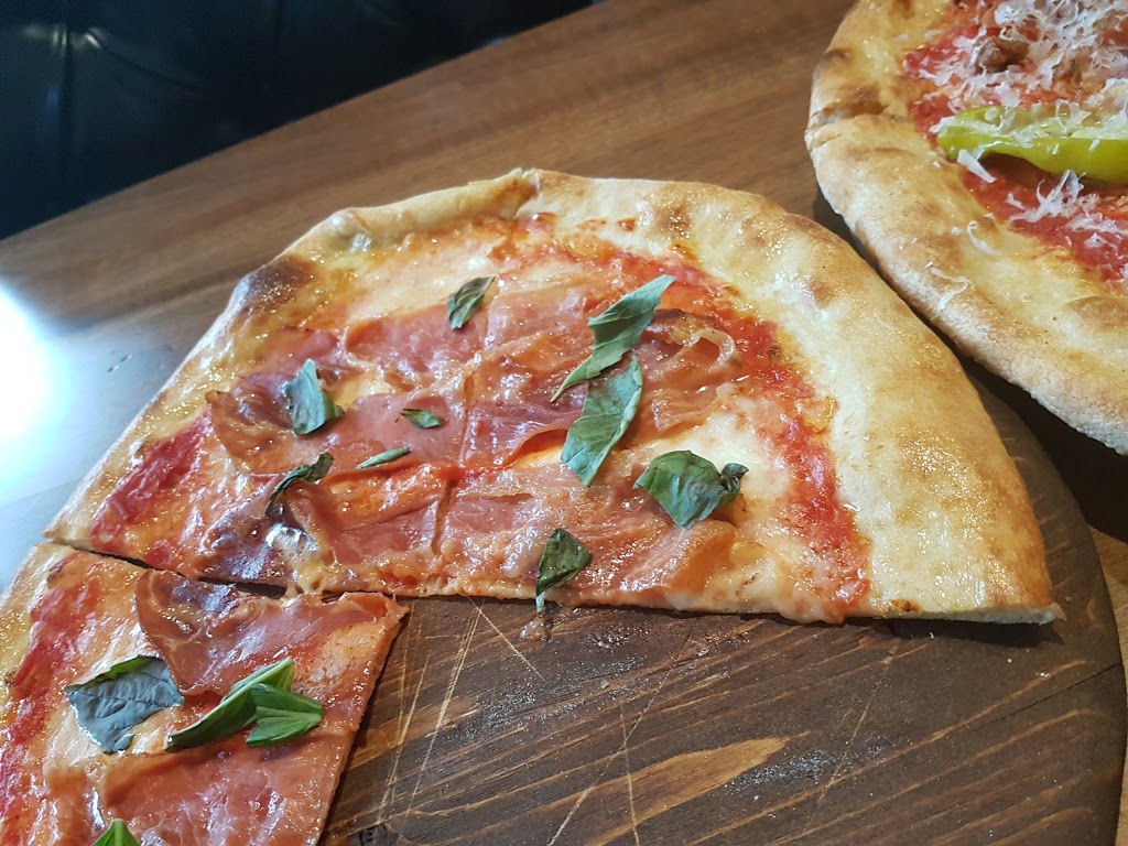 The Boot Social Pizzeria | 579 Kerr St, Oakville, ON L6K 3E1, Canada | Phone: (905) 339-3139