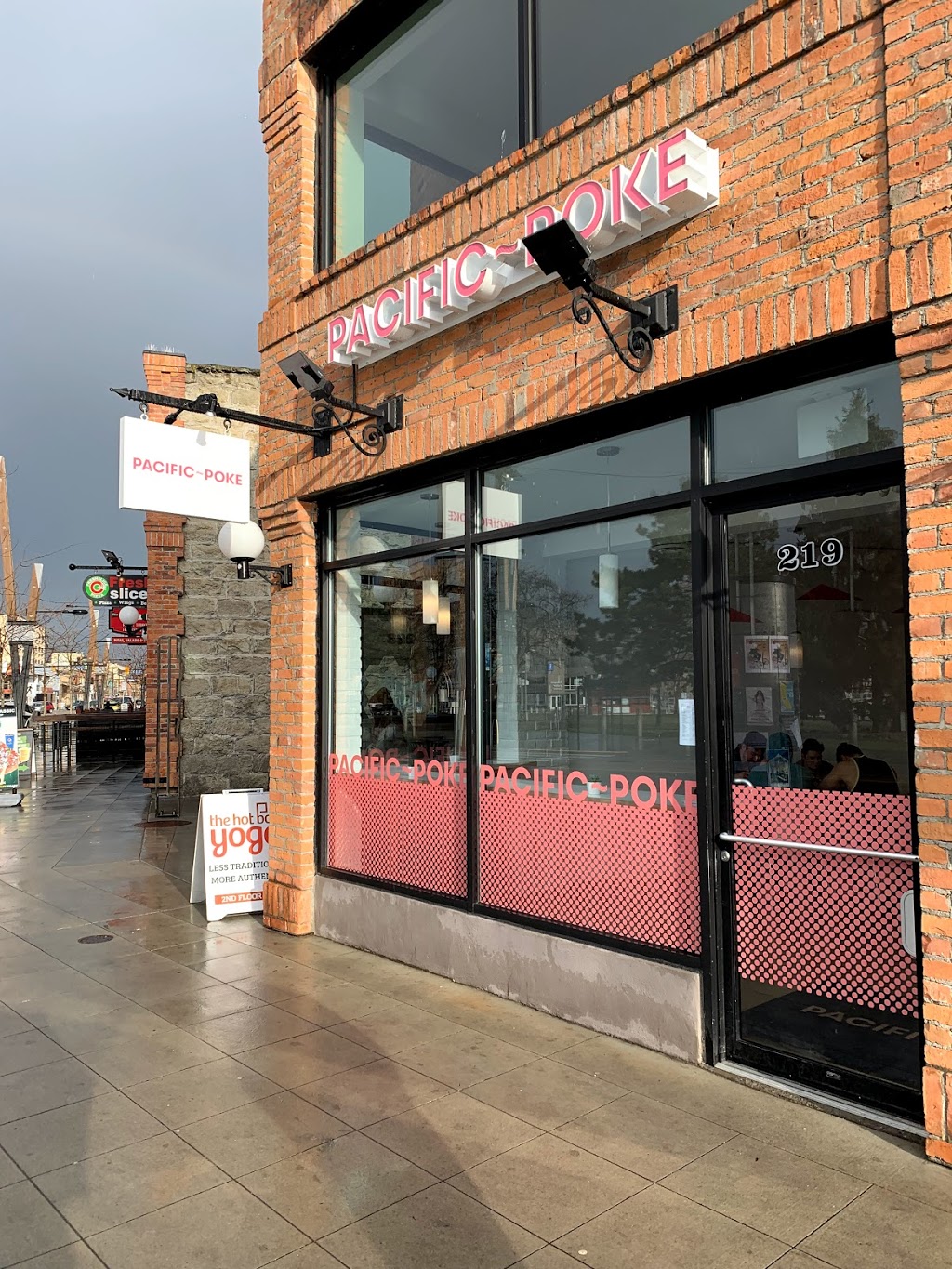 Pacific Poke | 219 Bernard Ave, Kelowna, BC V1Y 6N2, Canada | Phone: (250) 763-6079