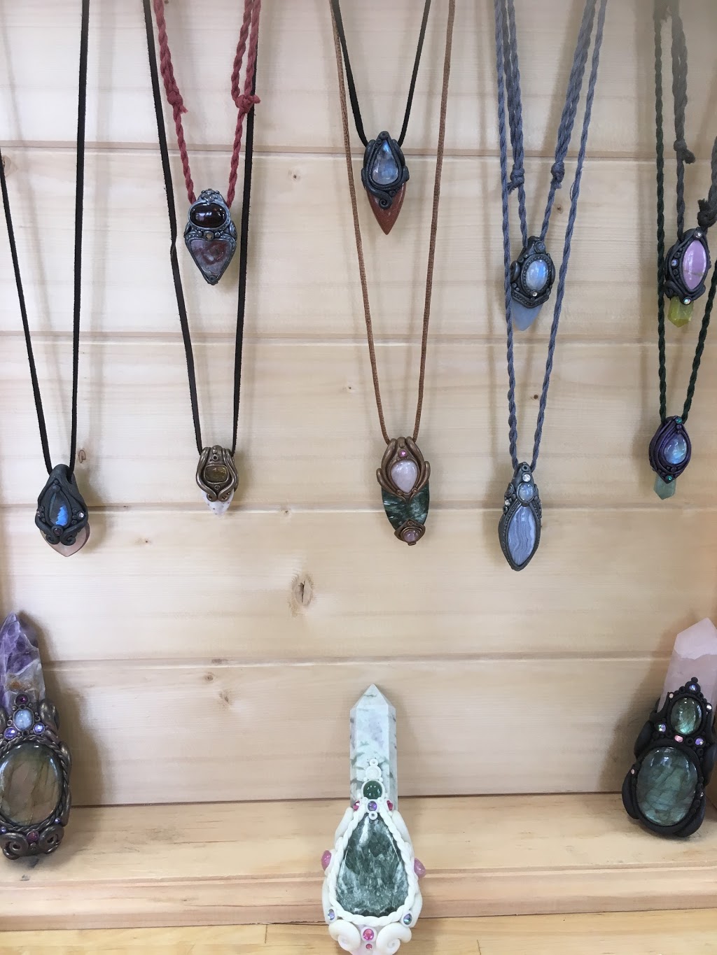 Nouvelle Lune | 1096 Chemin de Montréal O, Gatineau, QC J8M 1C2, Canada | Phone: (819) 961-1119