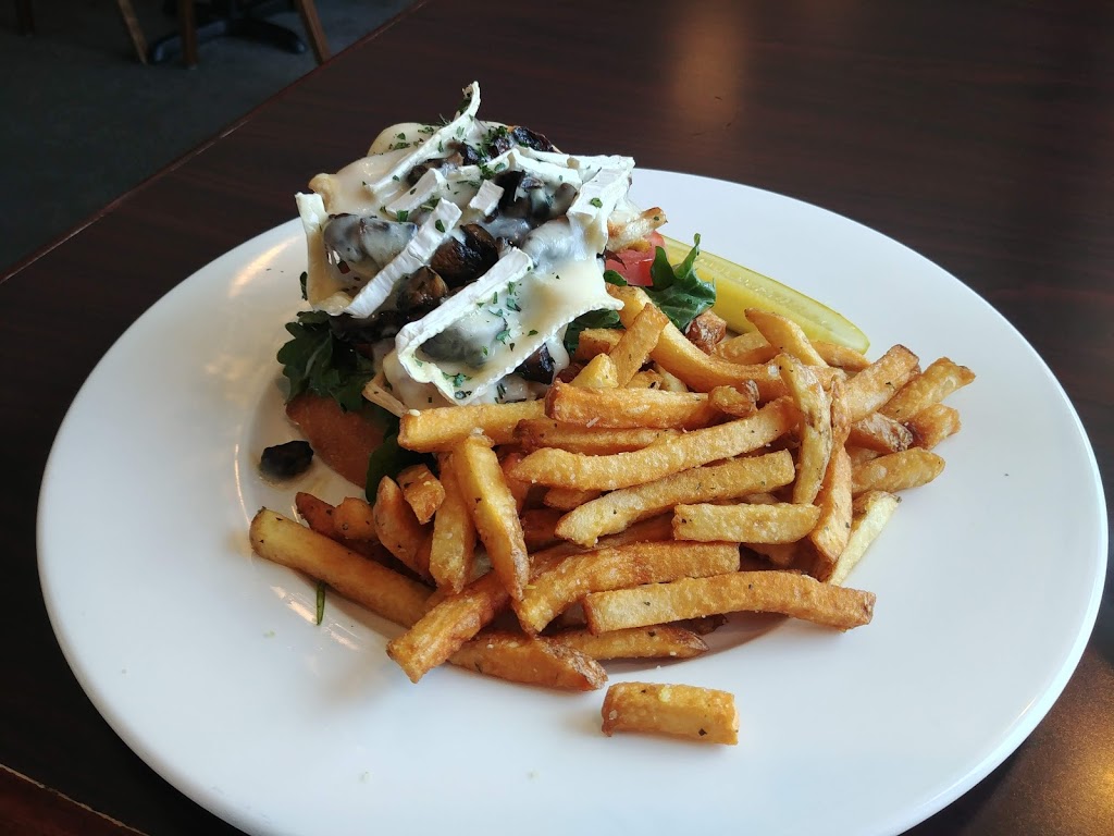 Capital Grill and Bar | 3116 Roblin Blvd, Winnipeg, MB R3R 0C1, Canada | Phone: (204) 615-3116