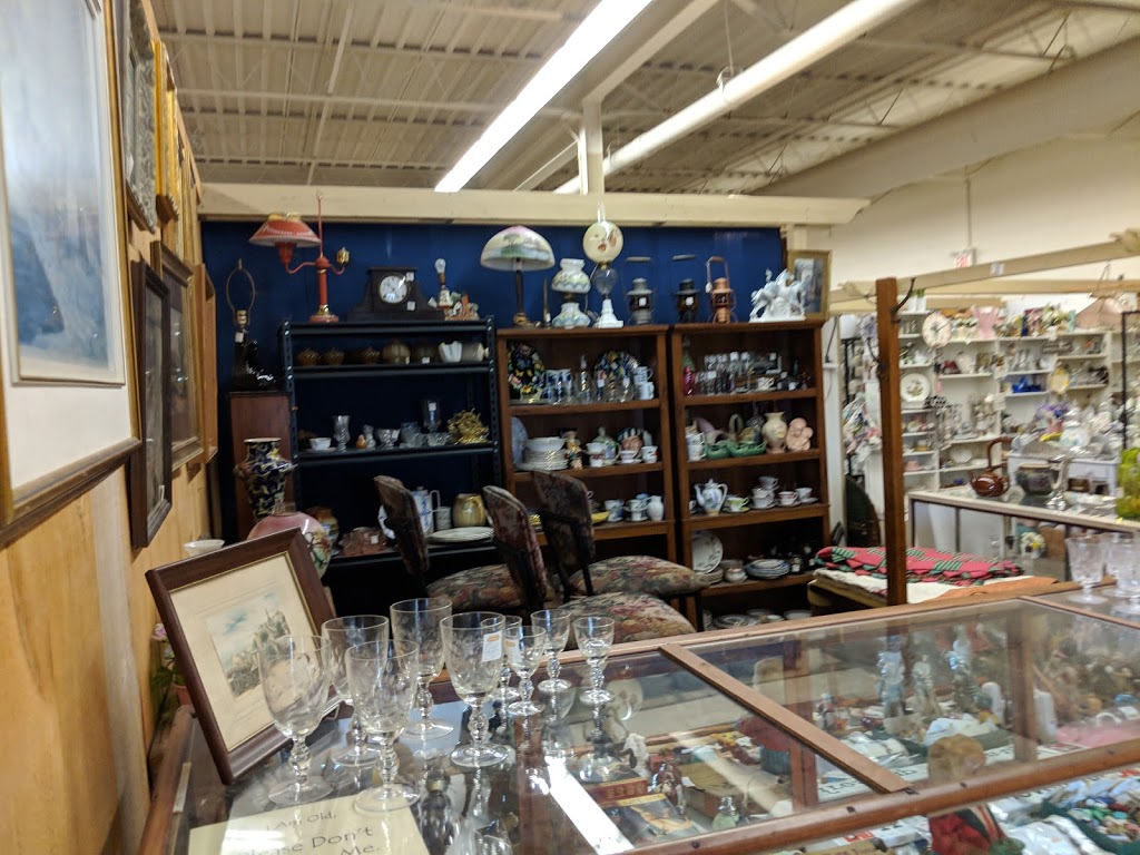 Market Road Antiques | 845 Weber St N, Waterloo, ON N2V 1V8, Canada | Phone: (519) 746-1999