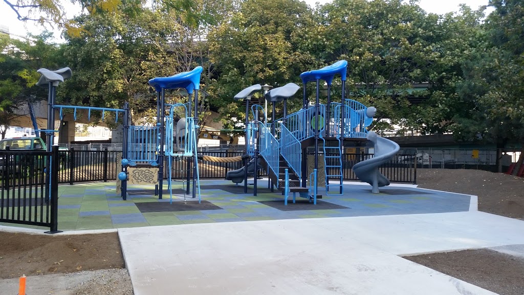 Rees Street Park | 2N2, 238 Queens Quay W, Toronto, ON M5J 1B5, Canada | Phone: (416) 977-3121