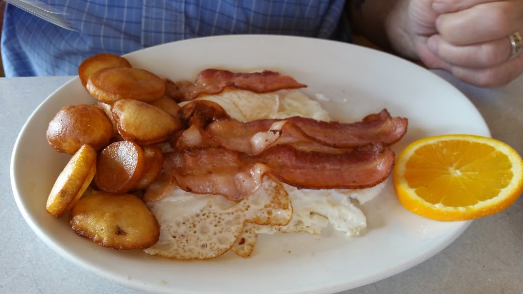 Country Diner Restaurant | 23 Union St, Smiths Falls, ON K7A 2S3, Canada | Phone: (613) 283-8635