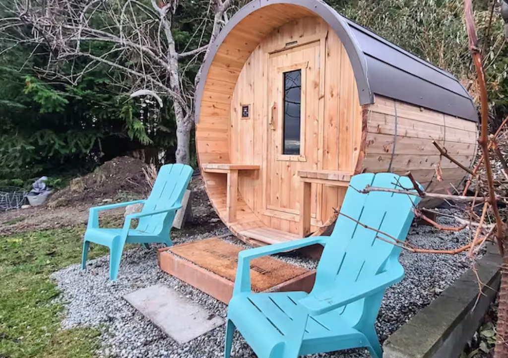 Oyster Beach House | 3909 BC-101, Powell River, BC V8A 0C6, Canada | Phone: (604) 849-5777