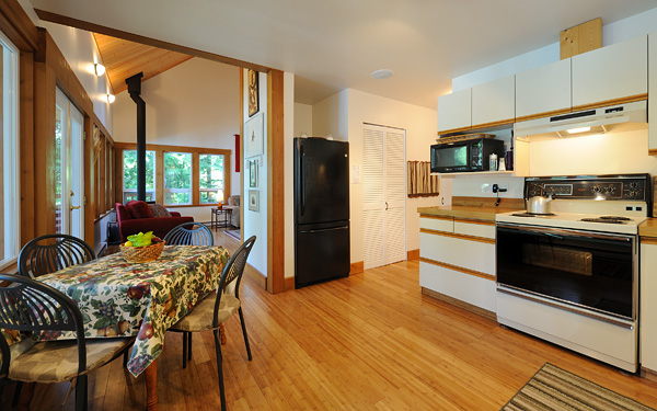 Moon Dance Vacation - The Cabin & The Perch | 5761 Mount Daniel View Rd, Madeira Park, BC V0N 2H1, Canada | Phone: (604) 841-5805