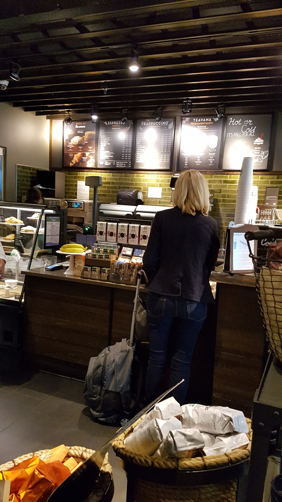 Starbucks | Terminal 3, 6301 Silver Dart Dr, Mississauga, ON L5P 1B2, Canada | Phone: (905) 612-1422
