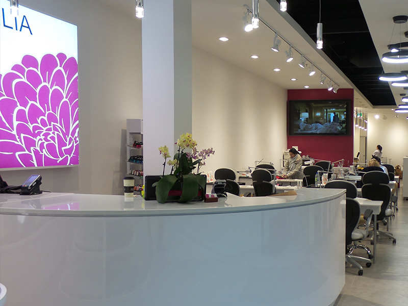 Dahlia | 6801 Route Transcanadienne, Pointe-Claire, QC H9R 5J2, Canada | Phone: (514) 697-2226