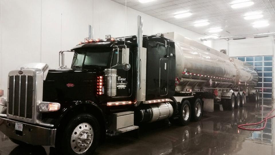 Blue Water Wash | Queens Business Park, 7968 75th Ave, Red Deer, AB T4P 0V3, Canada | Phone: (403) 967-0350