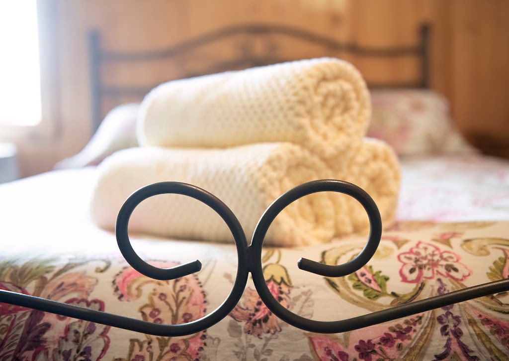 Le Bed & Café Petit Papillon | 56 Rue Principale, Grandes-Bergeronnes, QC G0T 1G0, Canada | Phone: (438) 887-1272