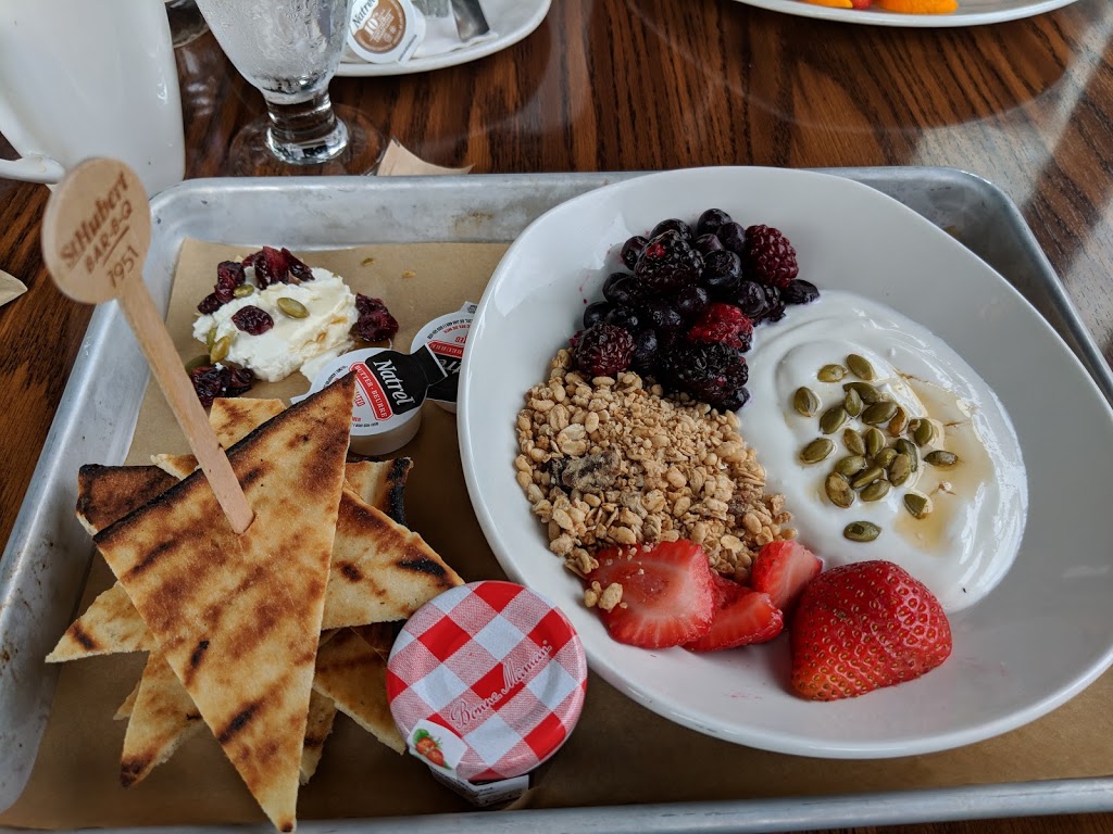 Rôtisserie St-Hubert | 350 Boulevard Curé-Labelle, Sainte-Thérèse, QC J7E 2Y1, Canada | Phone: (514) 385-5555