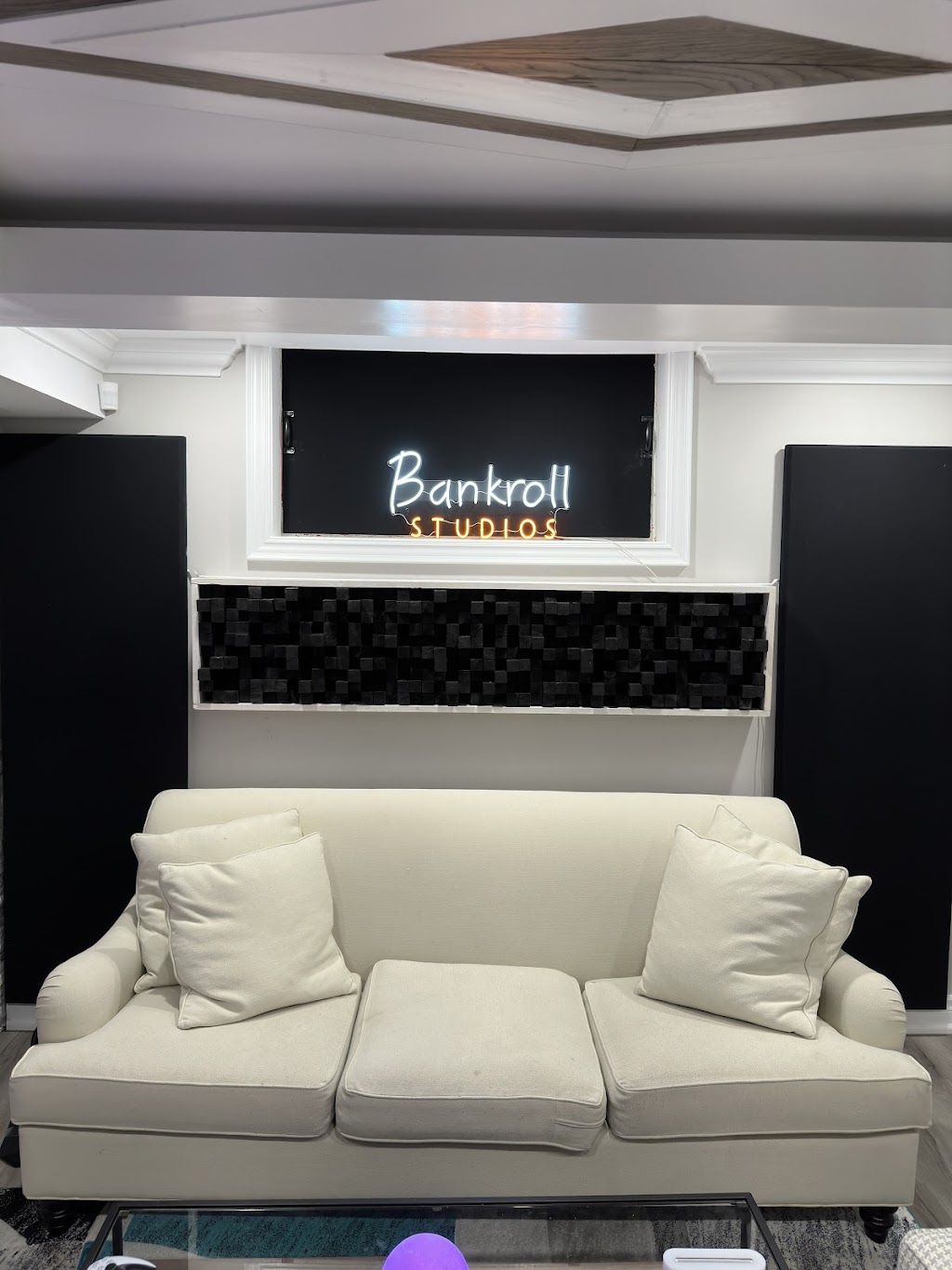 Bankroll Studios | 118 Ice Palace Cres, Oshawa, ON L1L 0G9, Canada | Phone: (647) 696-0282