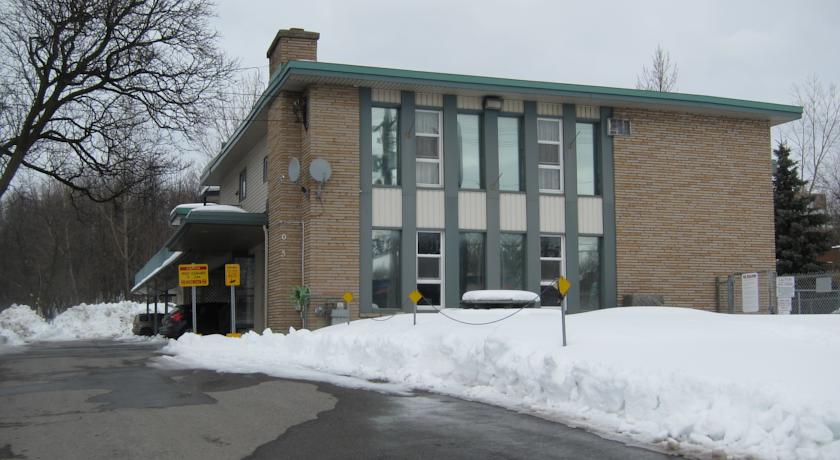 Paris Motel | 665 Montréal Rd, Ottawa, ON K1K 0T1, Canada | Phone: (613) 745-6891