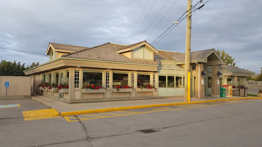 Phils Restaurants | 2312 16 Ave NW, Calgary, AB T2M 0M5, Canada | Phone: (403) 284-9696