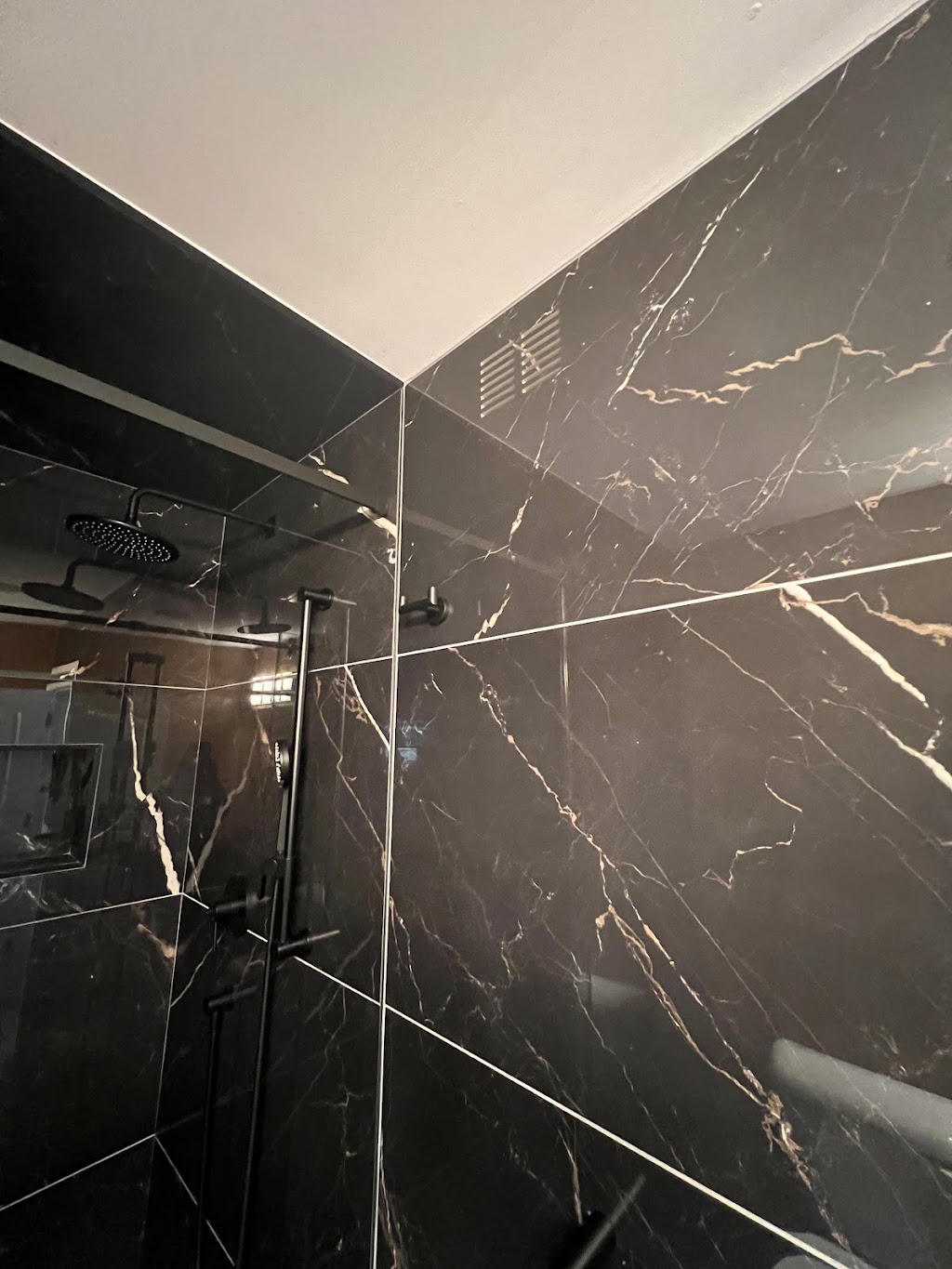 J & R Tile | 1795 Corydon Ave, Winnipeg, MB R3N 0K6, Canada | Phone: (204) 504-4373