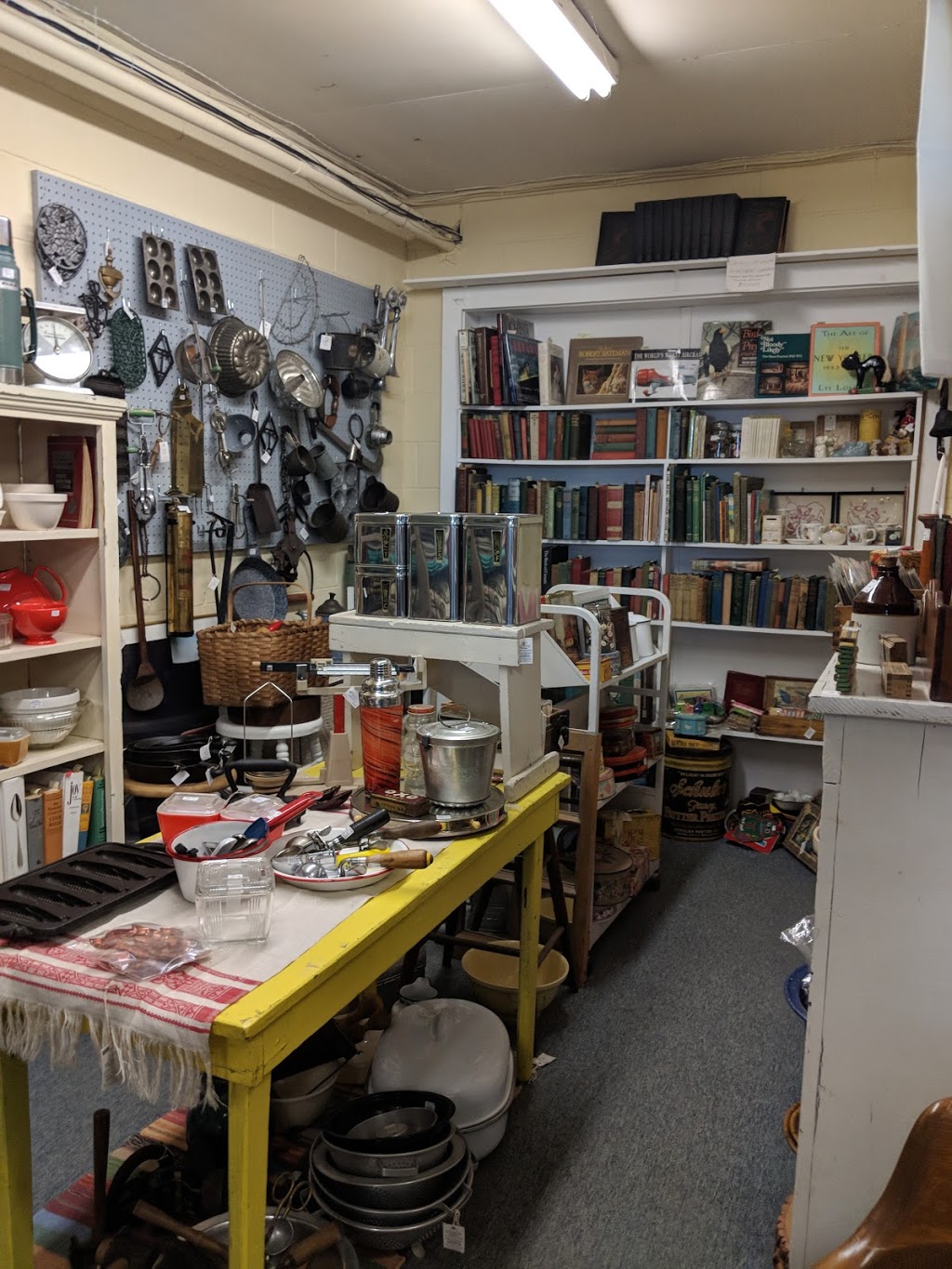 Lakeshore Antiques & Treasures | 855 Lakeshore Rd, Niagara-on-the-Lake, ON L0S 1J0, Canada | Phone: (905) 646-1965