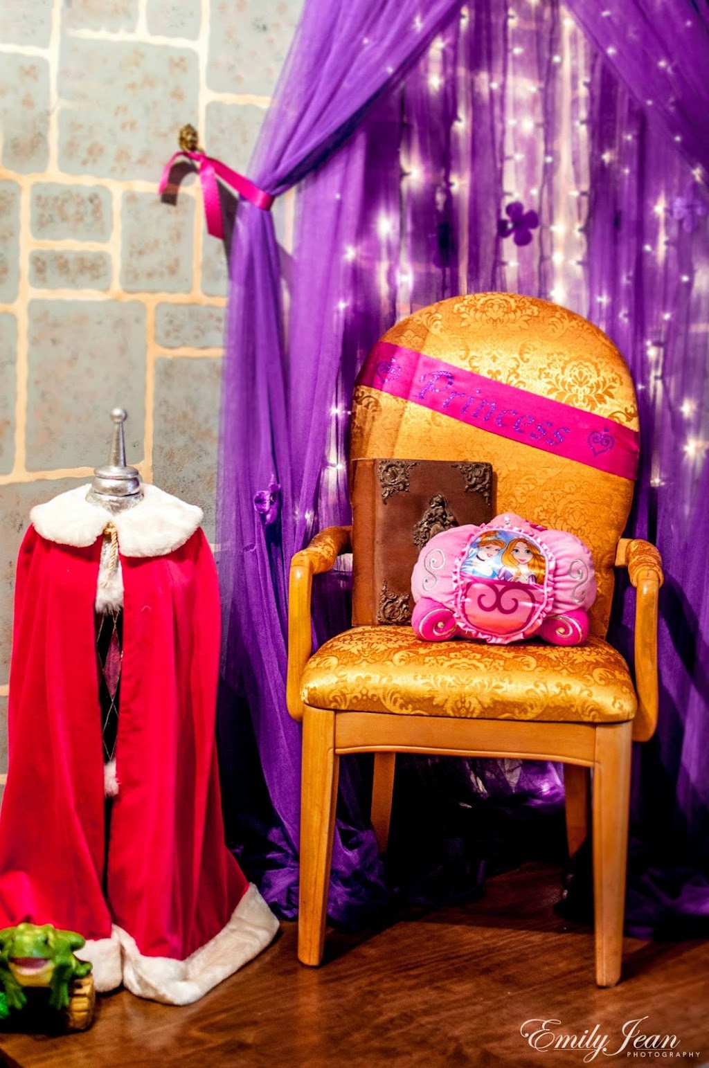 The Land of the Glass Slipper | 9 Old Oak Ln, Orangeville, ON L9W 4A9, Canada | Phone: (519) 215-0950